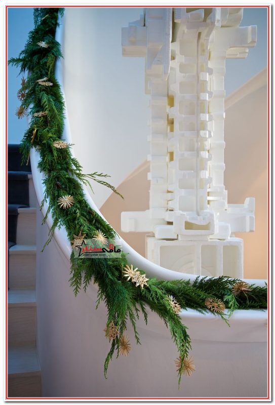 christmas staircase garland ideas