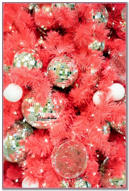 red christmas tree decorations
